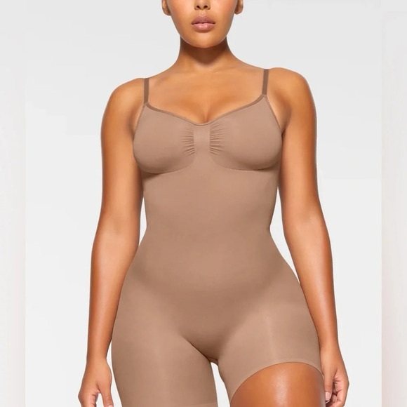 Skims SEAMLESS SCULPT MID THIGH BODYSUIT in Sienna - Picture 1 of 6